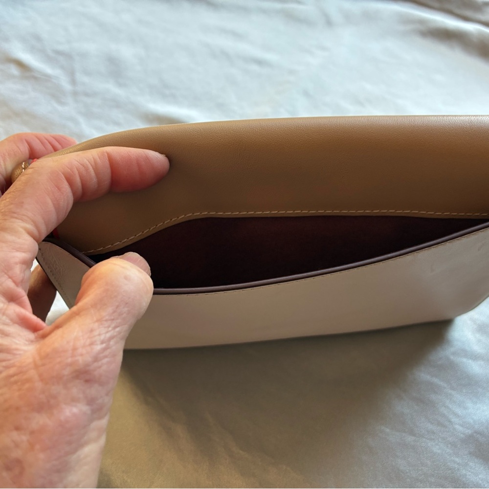 NWOT Coach Courier Wristlet. Classic color block glove tanned leather. - Picture 4 of 9